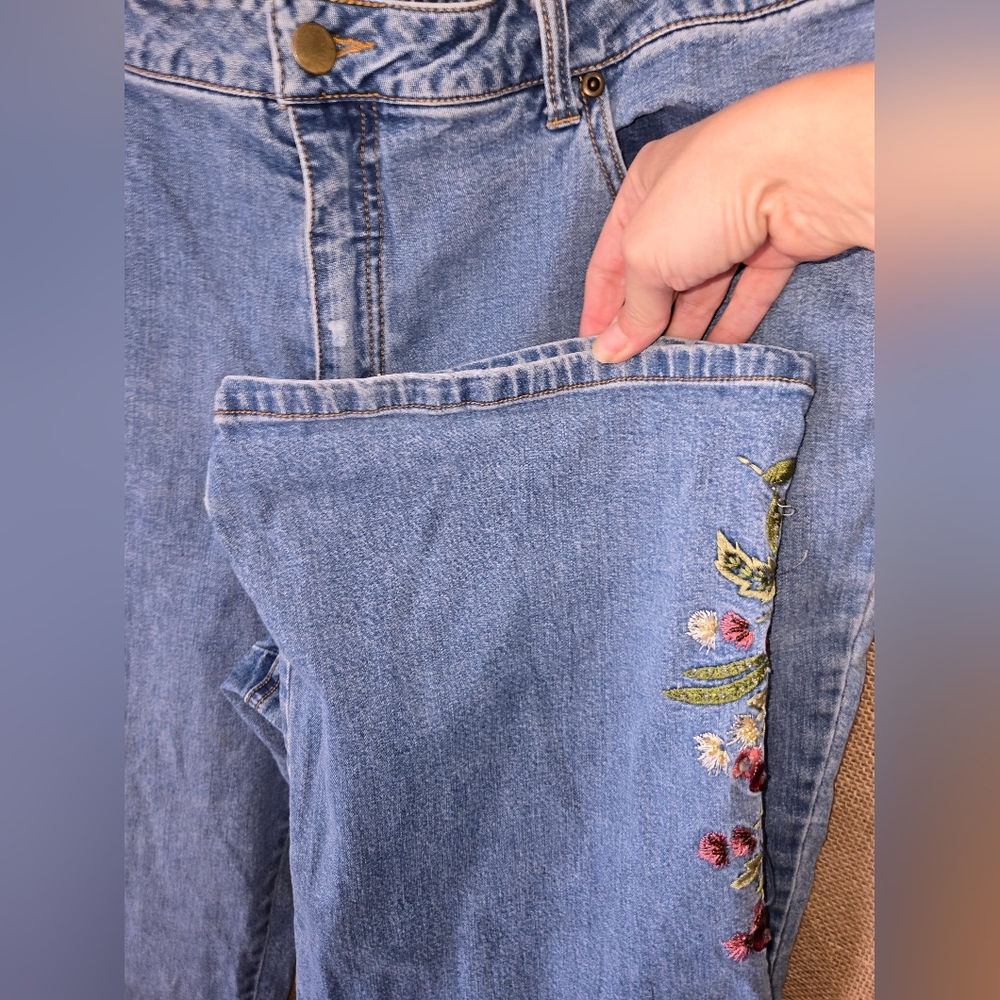 Women's Chadwicks Floral Embroidered 5 Pocket Jeans Size 16 - Picture 6 of 11